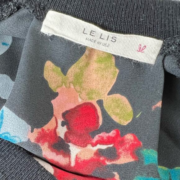 Le Lis Black Knit Top with Floral Chiffon Back Panel Size XL - Picture 5 of 5